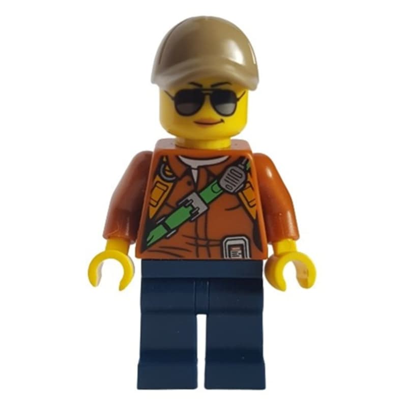 Explorer, Woman, Shirt with Straps and Radio, Dark Tan Cap, Sunglasses