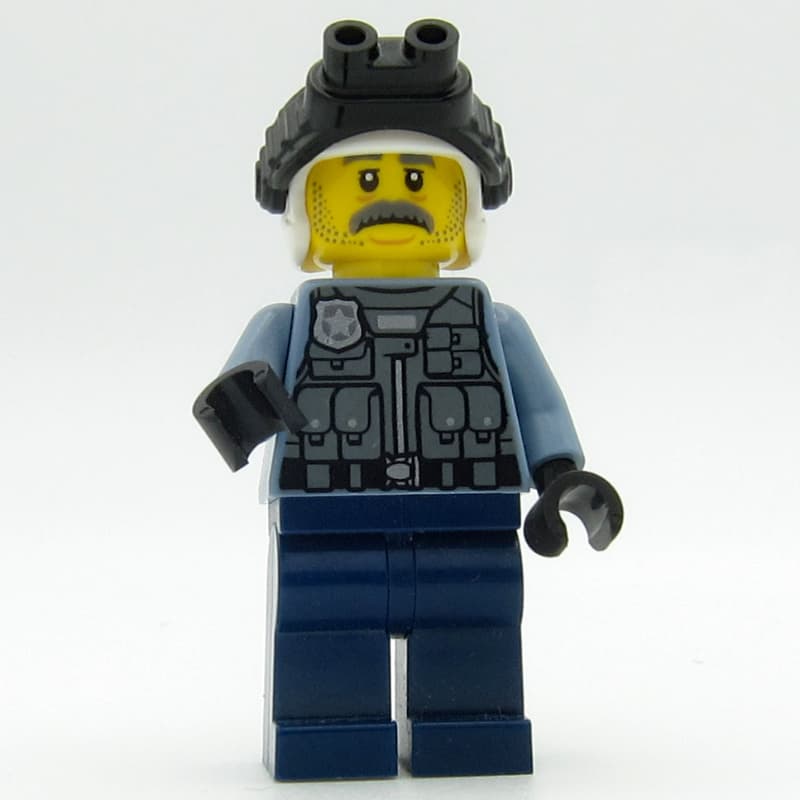 Sam Grizzled, Helmet and Goggles